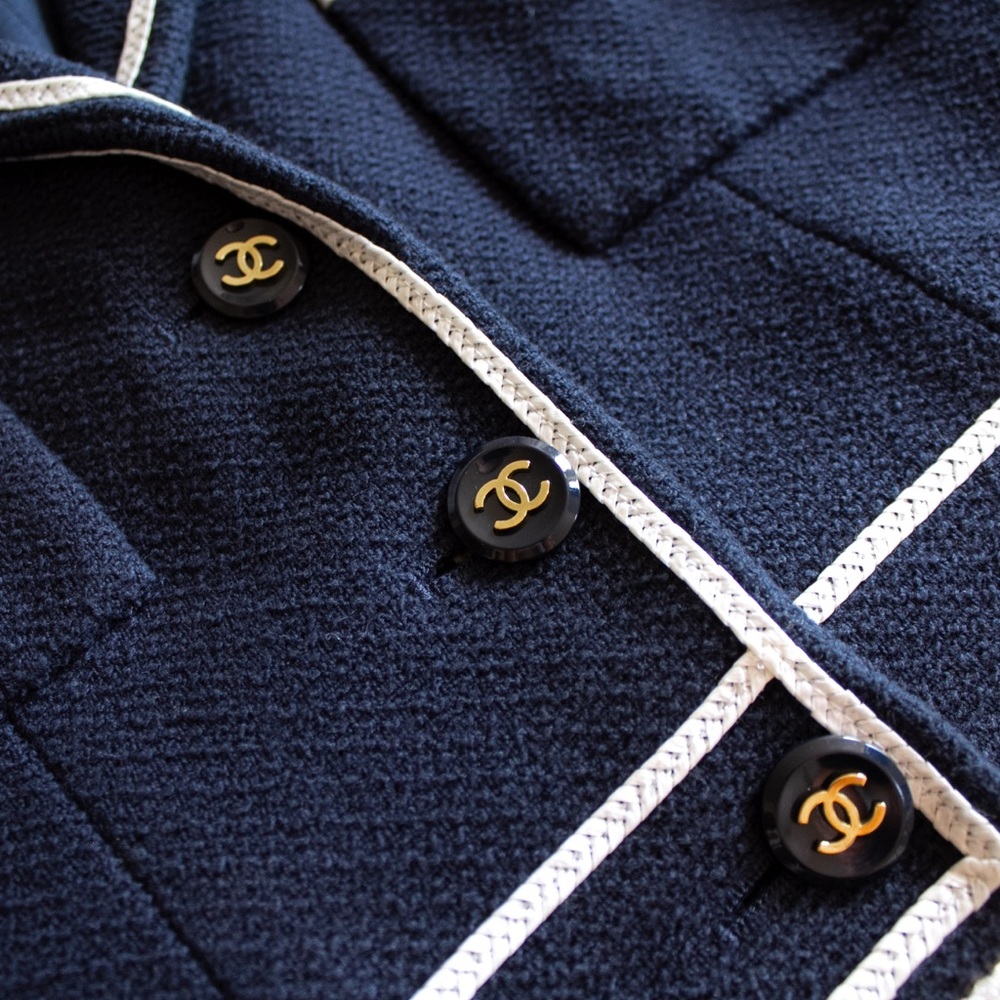 Iconic Chanel Vintage Spring 1995 Cropped Jacket - Picture 12 of 15